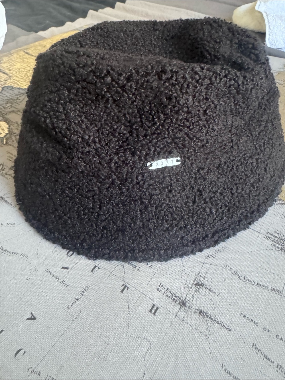 Roxy Black Sherpa reversible Bucket Hat excellent condition clean!